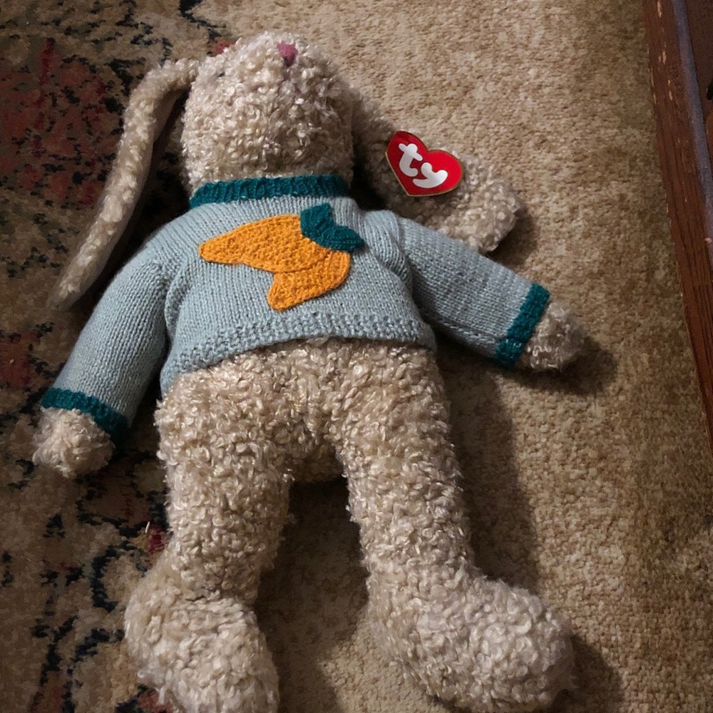 Ty curly with green carrot sweater
